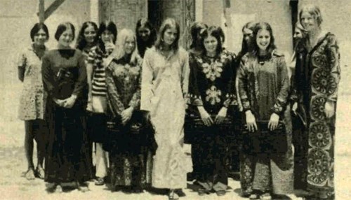 Student Benefit Proceeds Given to Private Dammam Girls School - 1972